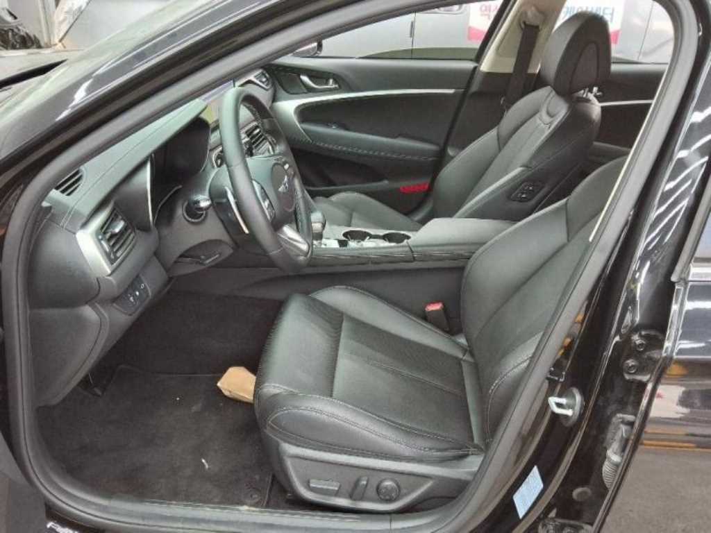 Genesis G70 - Vista 5