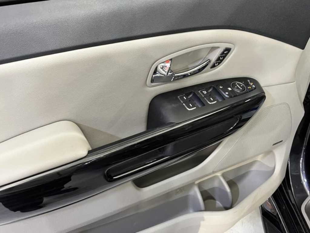 KIA Carnival - Vista 9