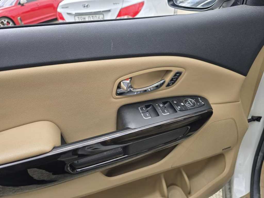 KIA Carnival - Vista 5