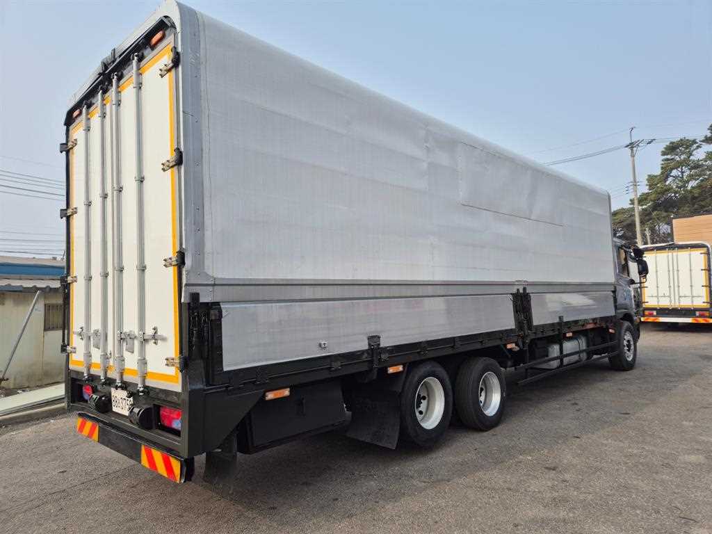 medium and large cargo truck - Vista 6