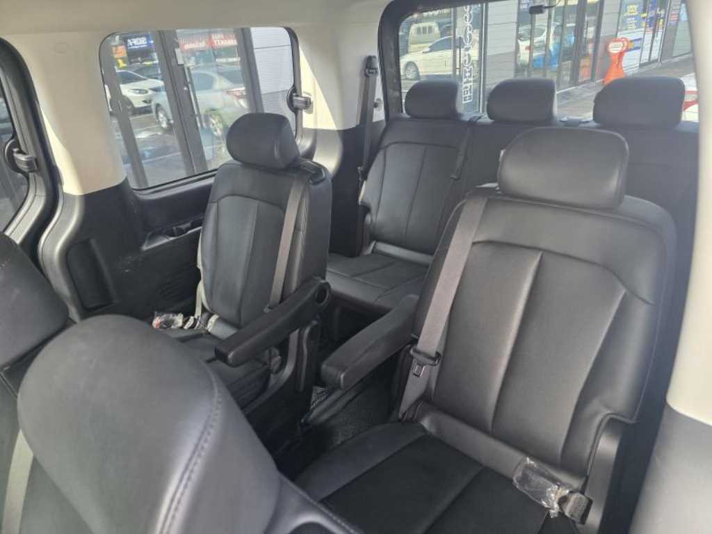 HYUNDAI Staria - Vista 9