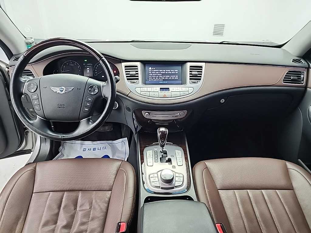 HYUNDAI Genesis - Vista 7