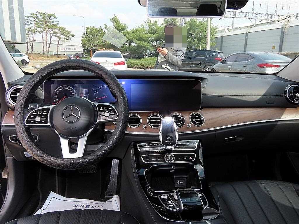 Mercedes Benz E class - Vista 7