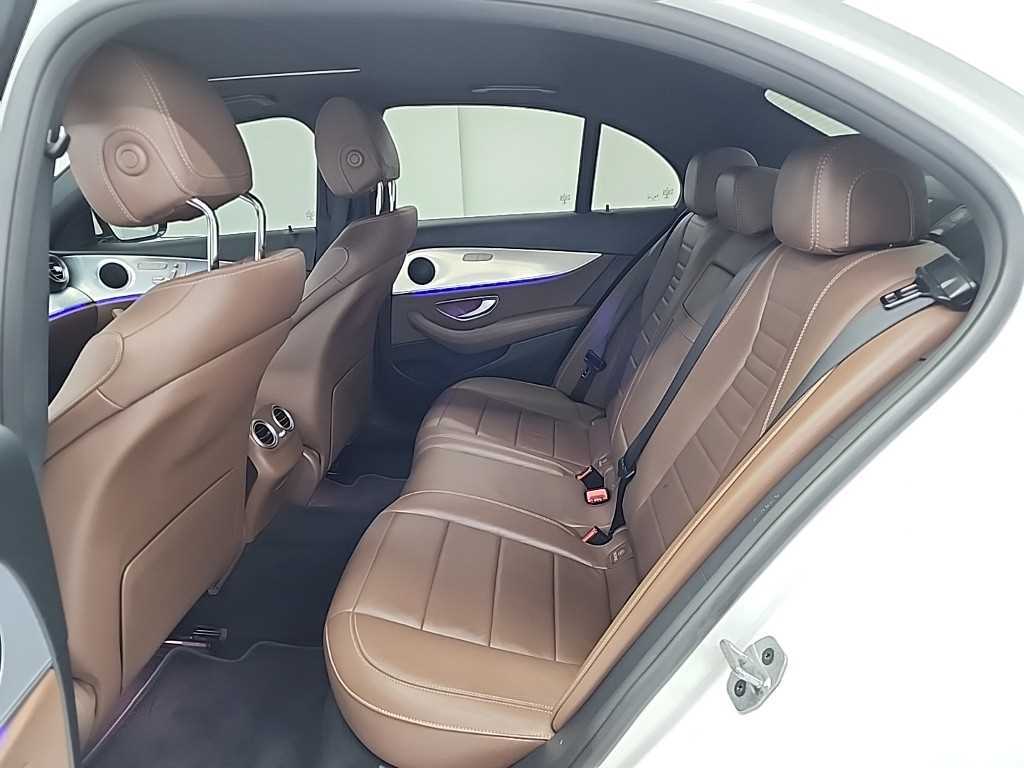 Mercedes Benz E class - Vista 12