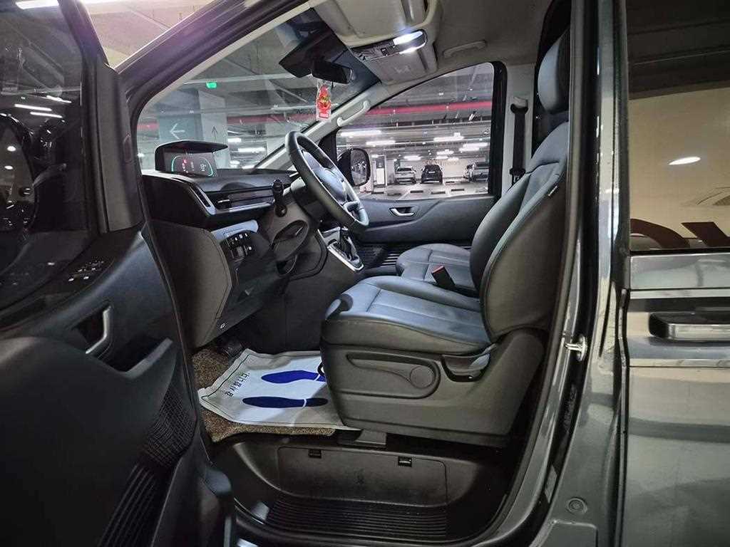 HYUNDAI Staria - Vista 6