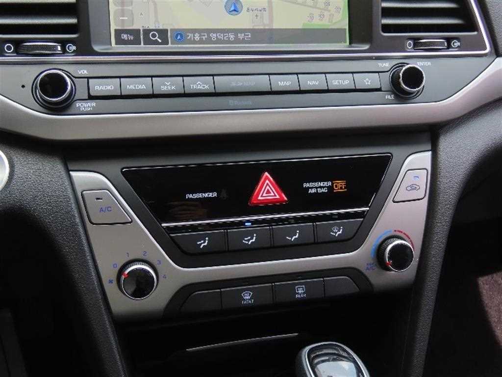 HYUNDAI Avante - Vista 7