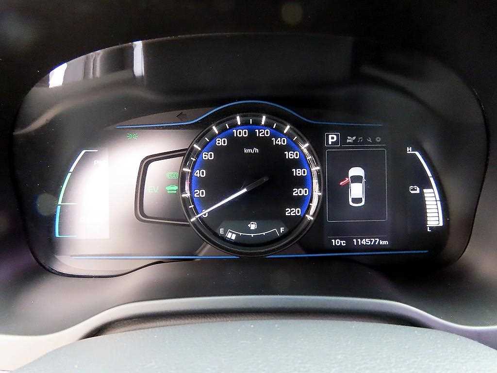 HYUNDAI Ioniq - Vista 9