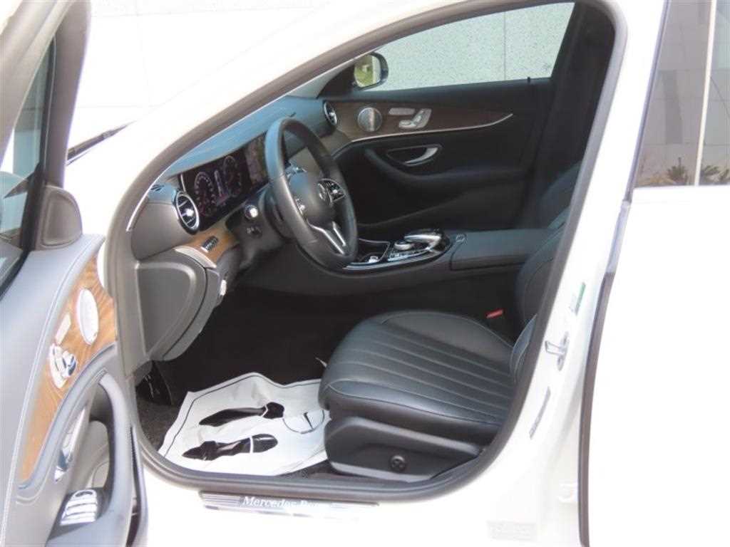 Mercedes Benz E class - Vista 12