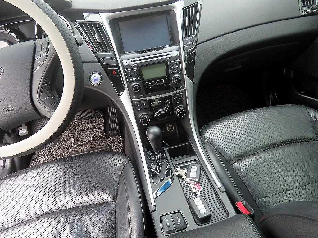 HYUNDAI Sonata - Vista 9