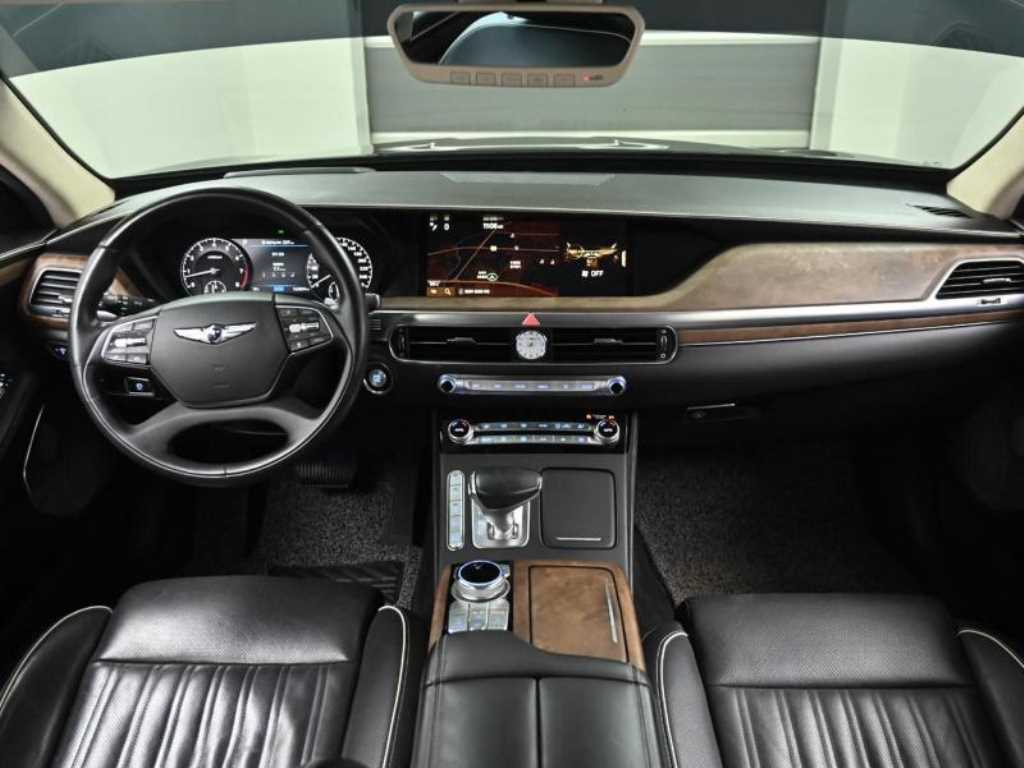 Genesis G90 - Vista 7