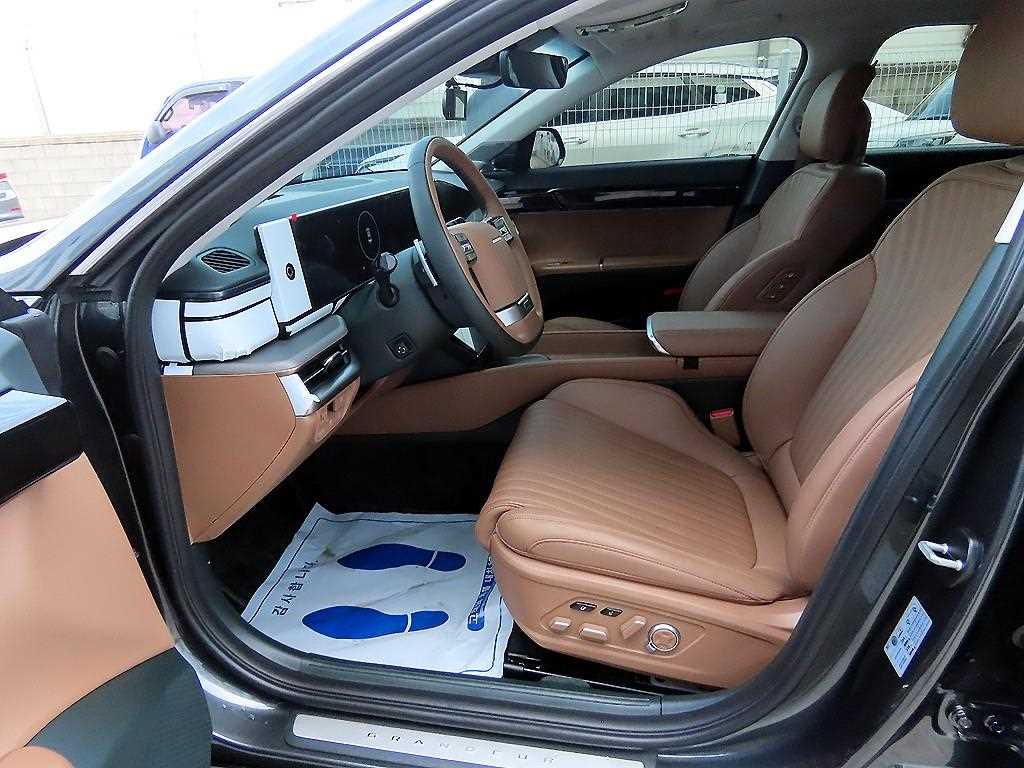 HYUNDAI Grandeur - Vista 5