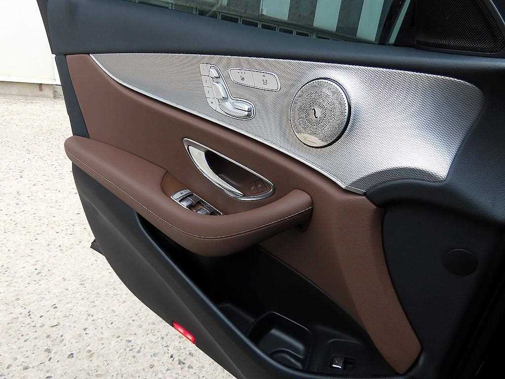 Mercedes Benz E class - Vista 12