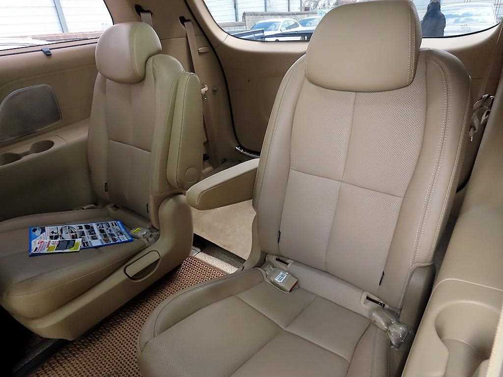KIA Carnival - Vista 7