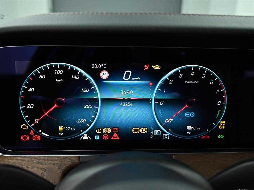 Mercedes Benz E class - Vista 8