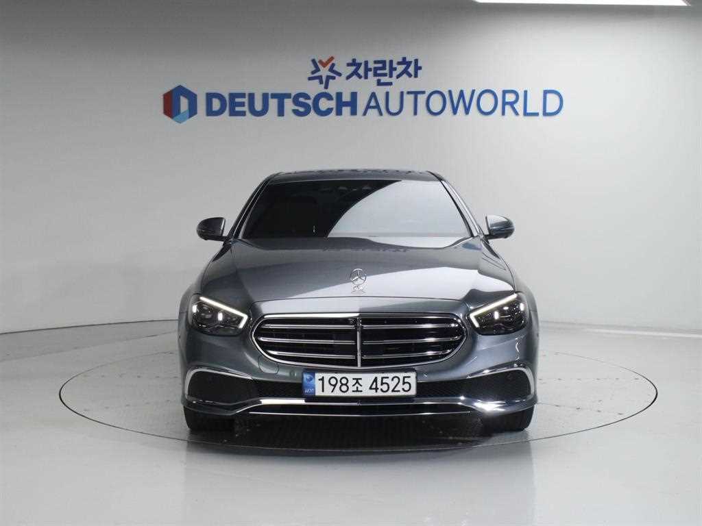 Mercedes Benz E class - Vista 3