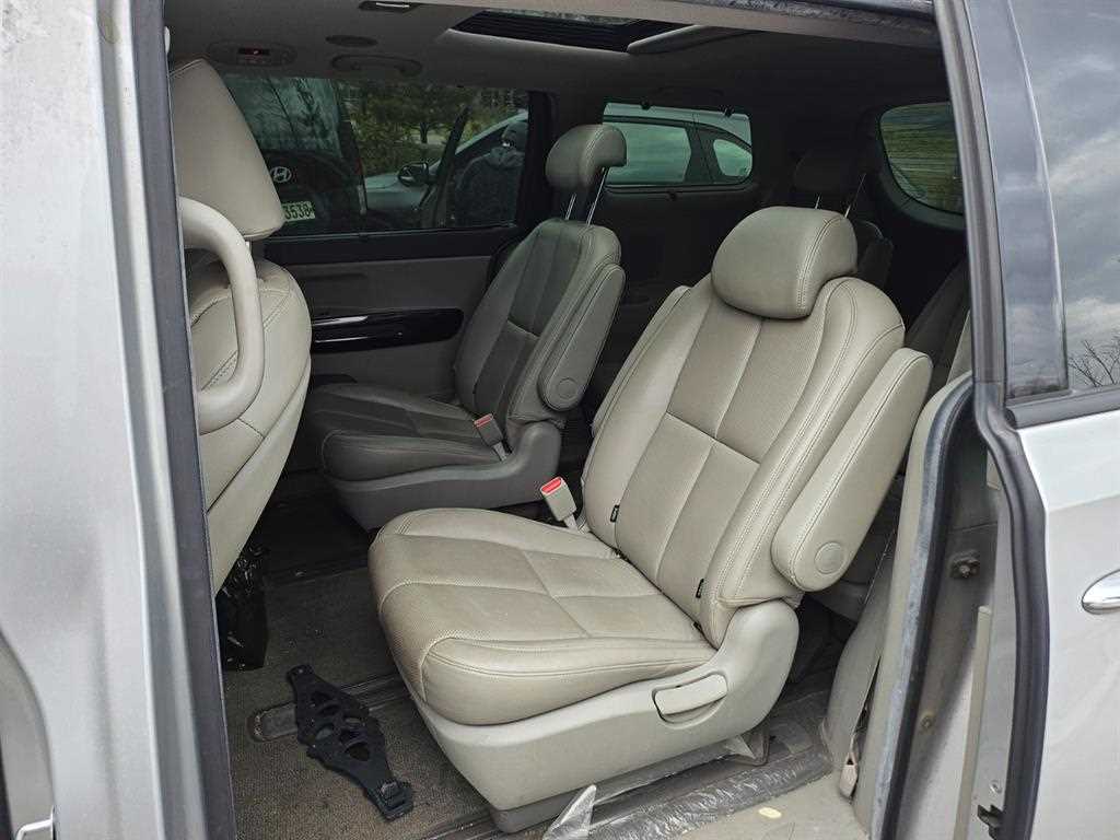 KIA Carnival - Vista 5
