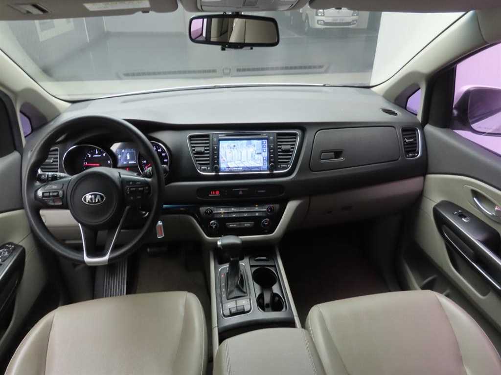KIA Carnival - Vista 9