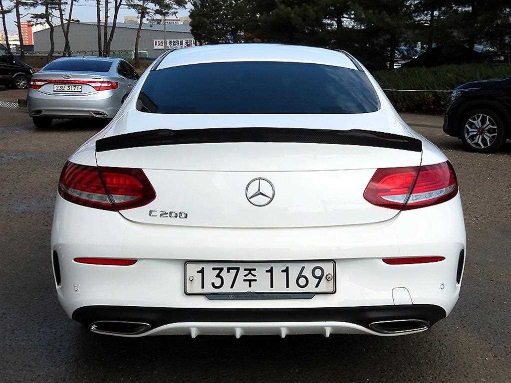 Mercedes Benz C Class - Vista 4