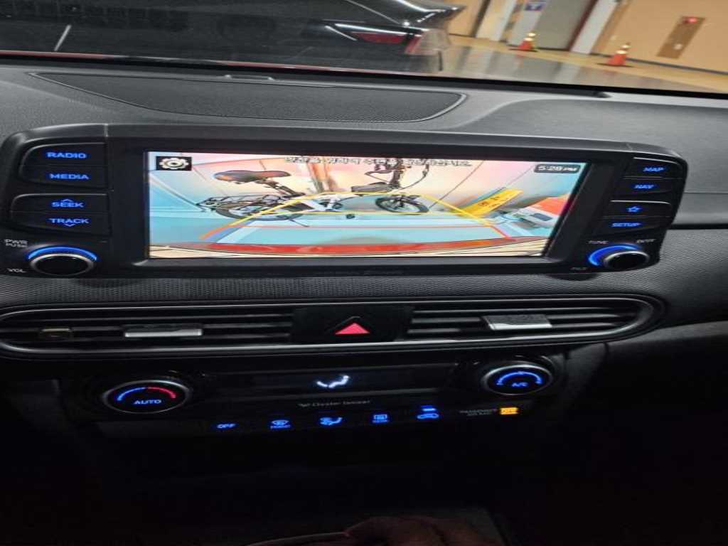 HYUNDAI Kona - Vista 7