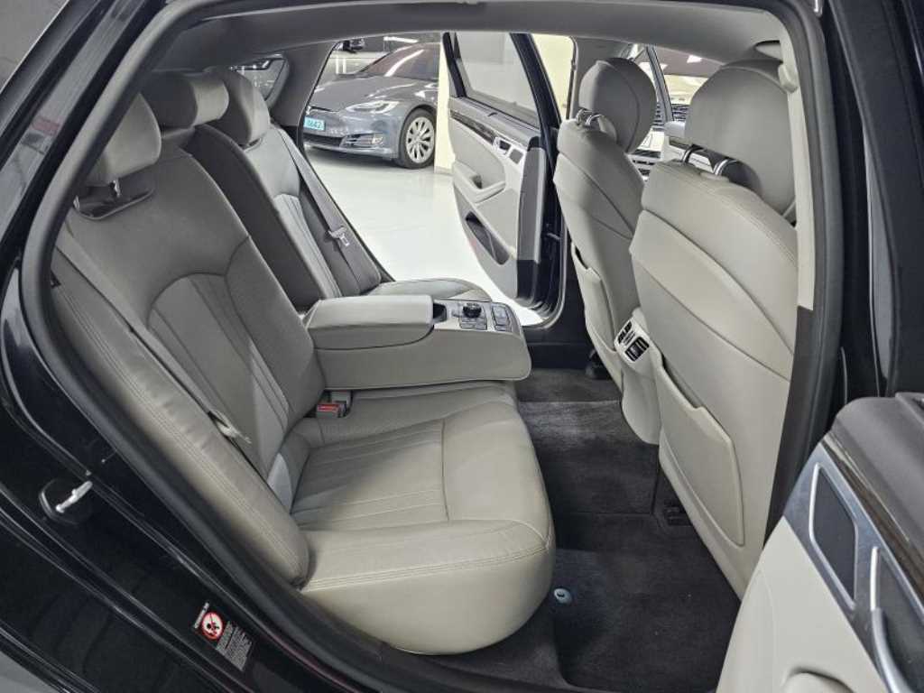 HYUNDAI Genesis - Vista 8