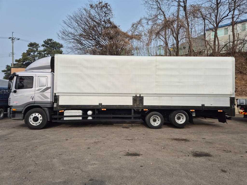 medium and large cargo truck - Vista 8