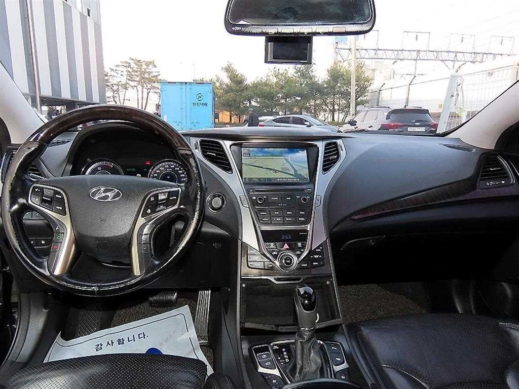 HYUNDAI Grandeur - Vista 7