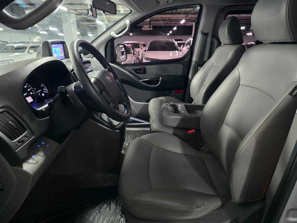 HYUNDAI Starex - Vista 9