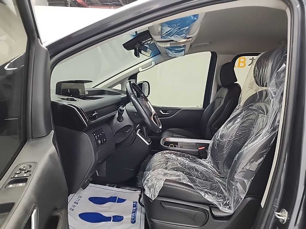 HYUNDAI Staria - Vista 11