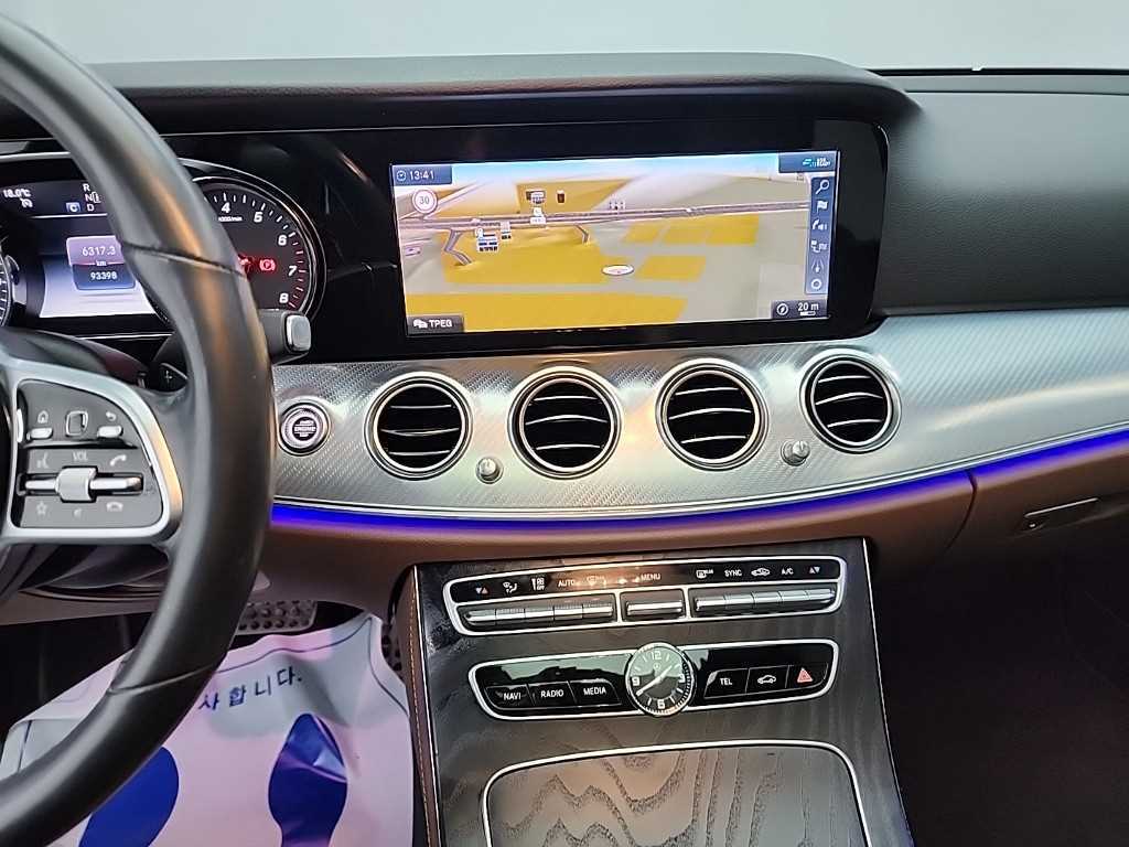 Mercedes Benz E class - Vista 10