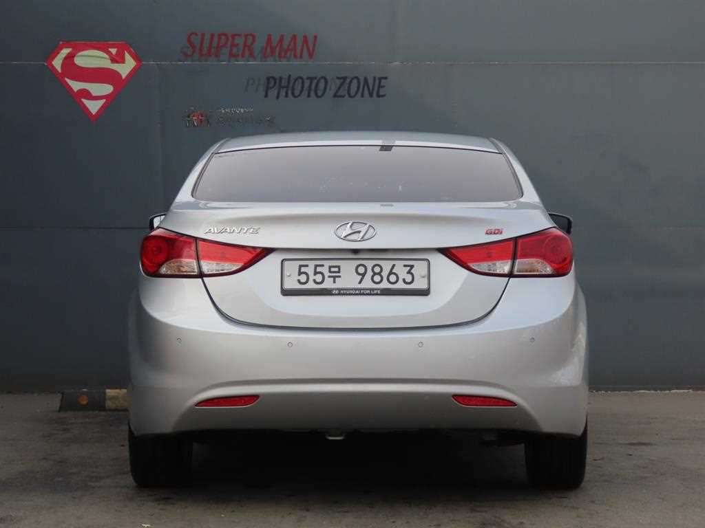 HYUNDAI Avante - Vista 4