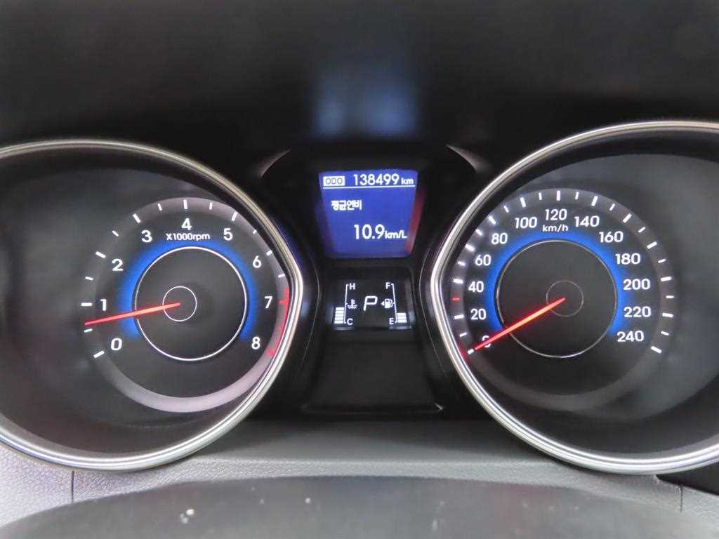 HYUNDAI Avante - Vista 9