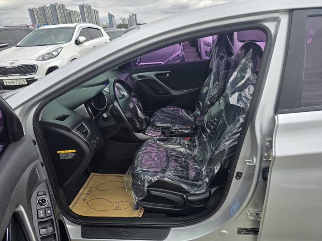 HYUNDAI Avante - Vista 12