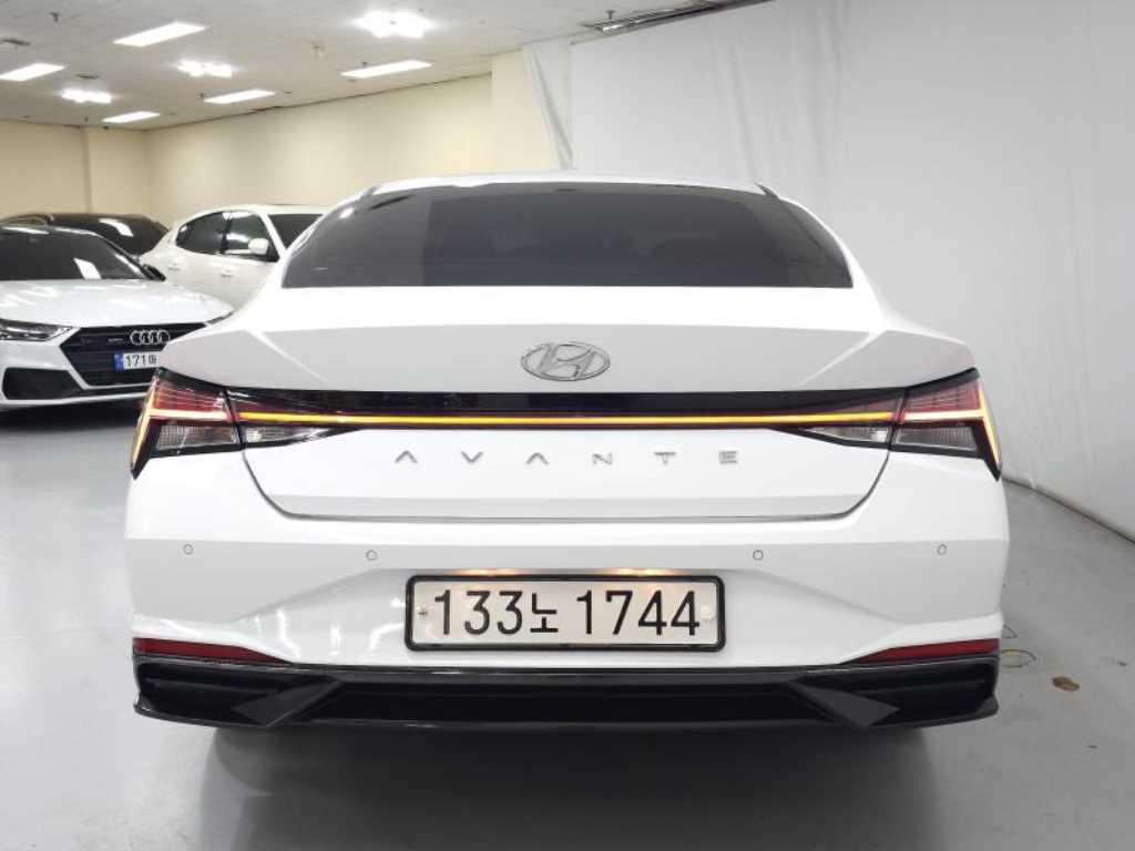 HYUNDAI Avante - Vista 5