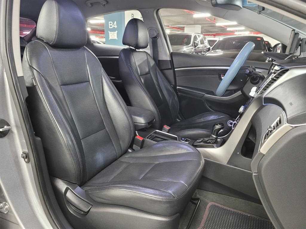 HYUNDAI i30 - Vista 7