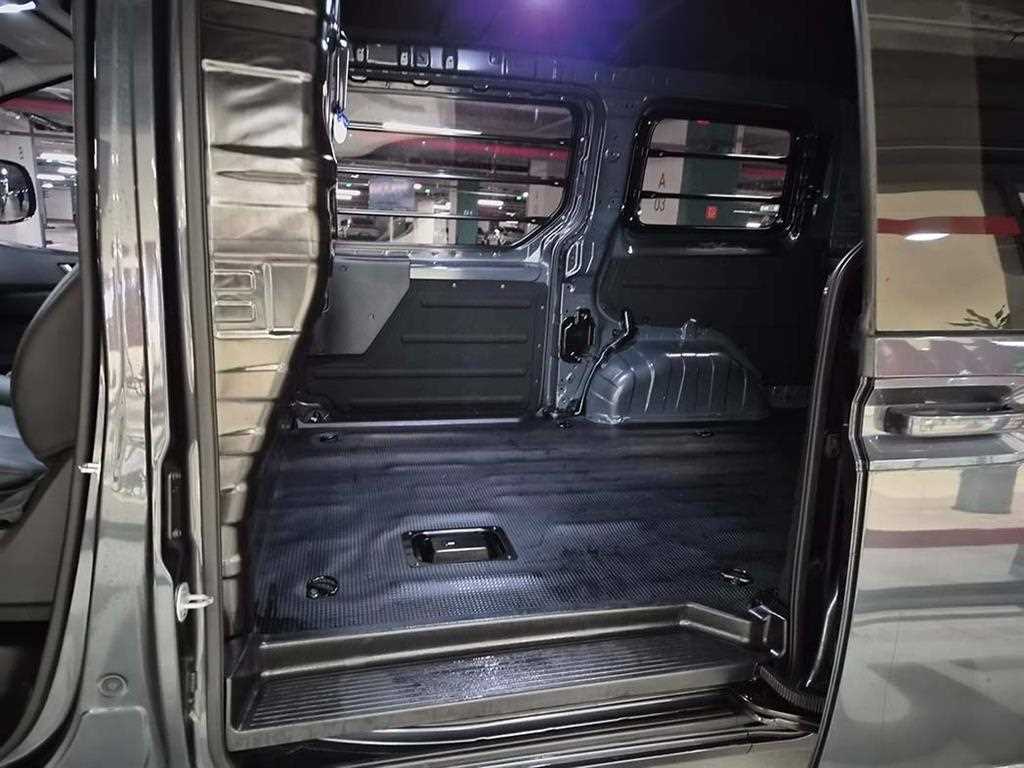 HYUNDAI Staria - Vista 7