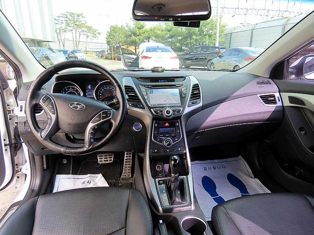 HYUNDAI Avante - Vista 7