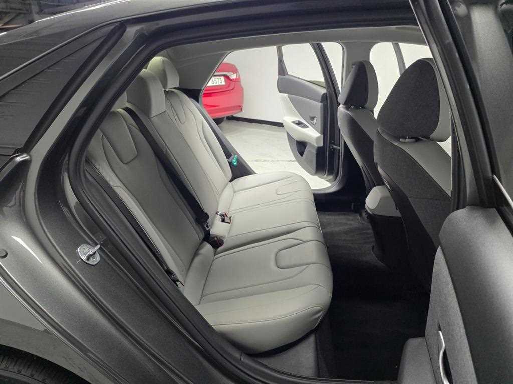 HYUNDAI Avante - Vista 9