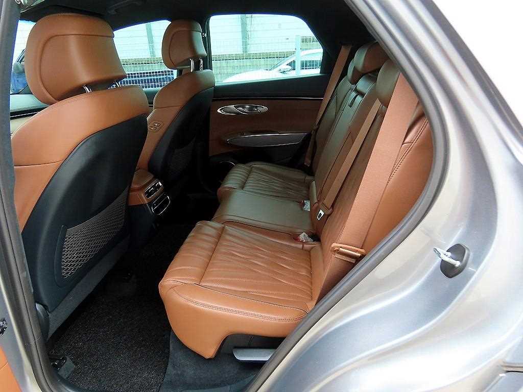 Genesis GV70 - Vista 6