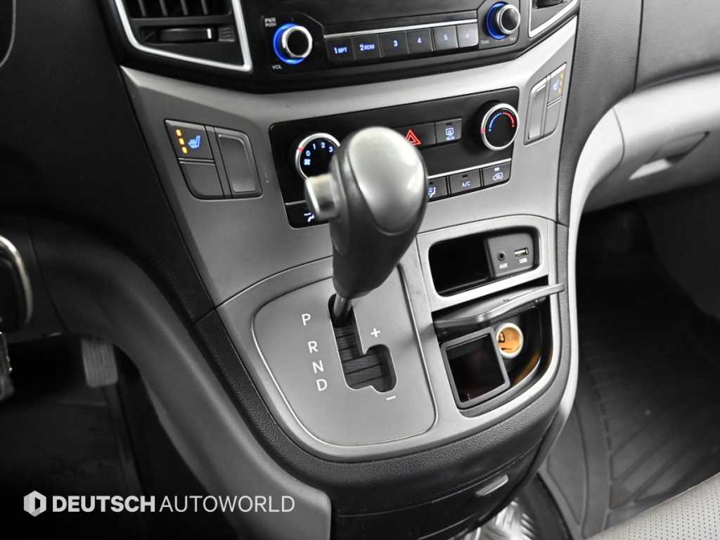 HYUNDAI Starex - Vista 9