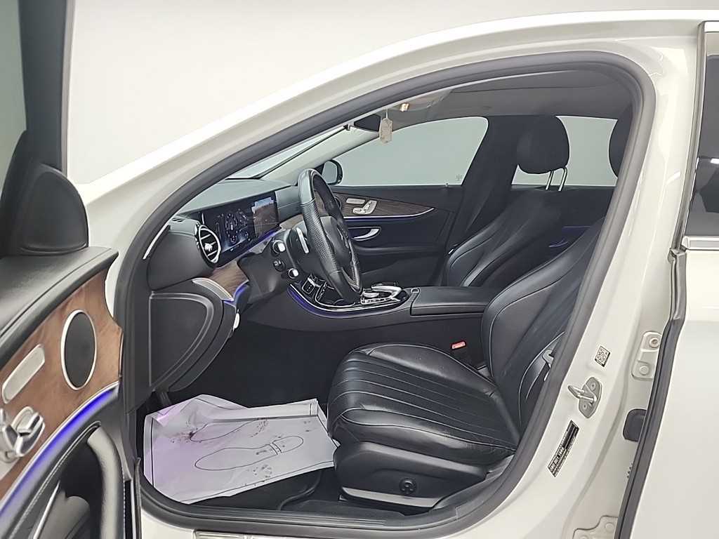 Mercedes Benz E class - Vista 3