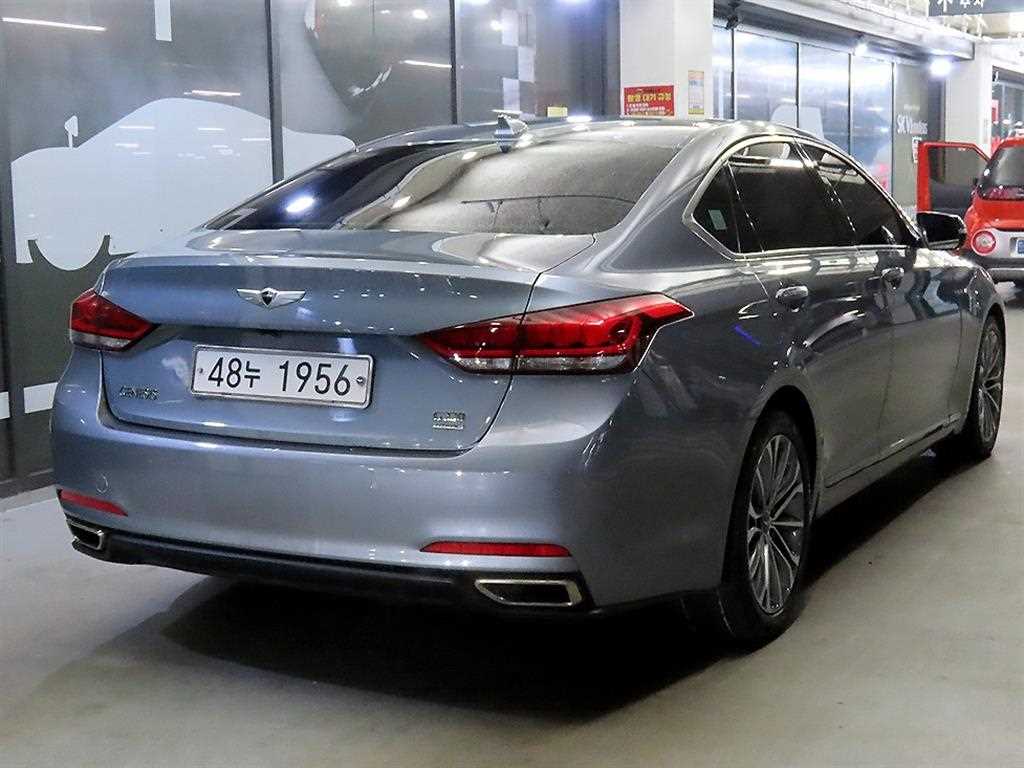 HYUNDAI Genesis - Vista 4