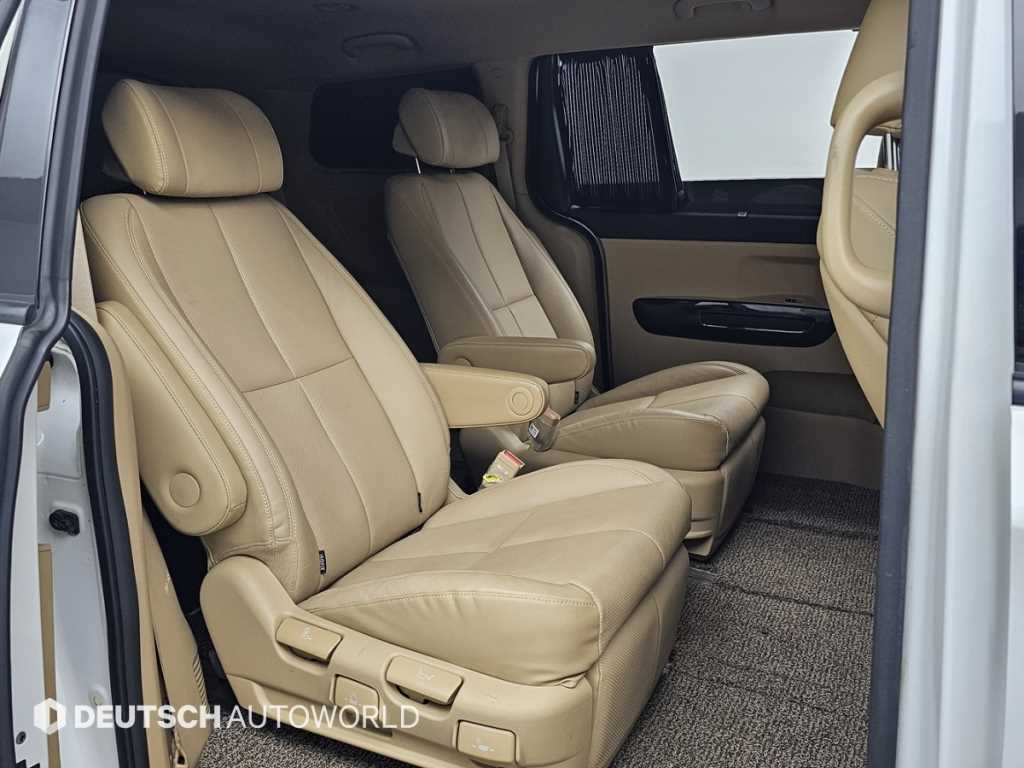 KIA Carnival - Vista 12
