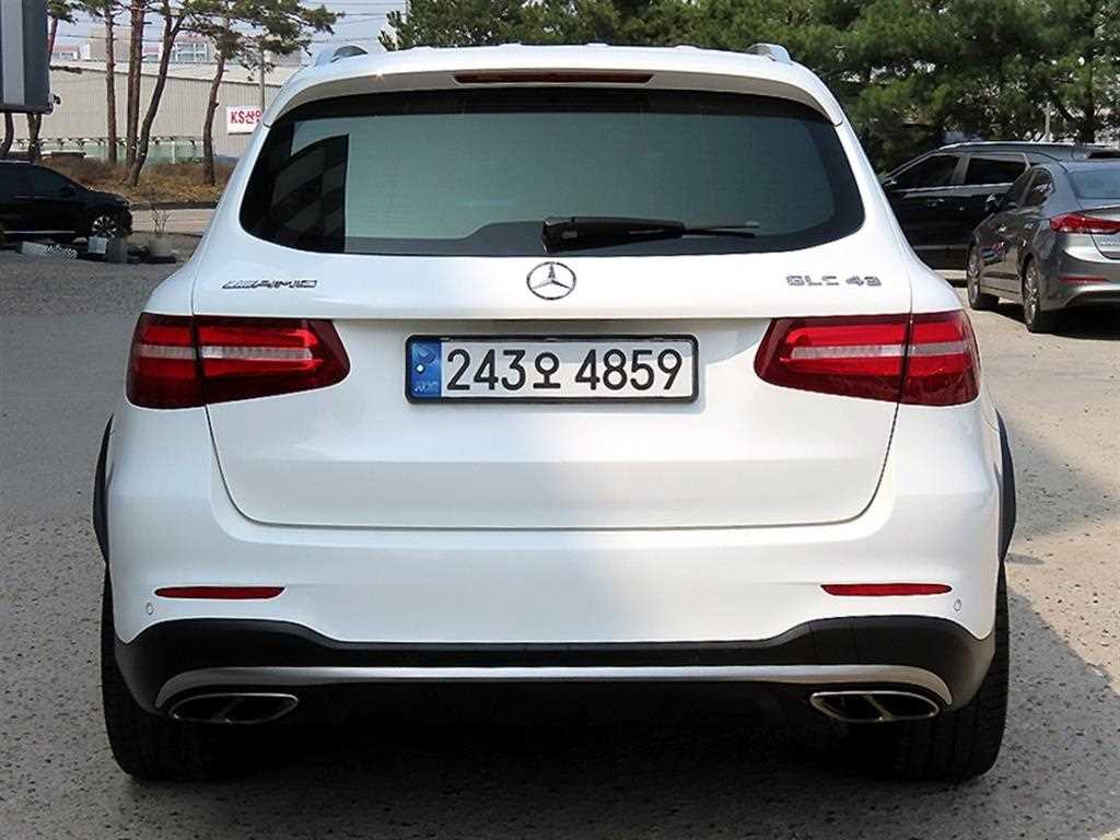Mercedes Benz GLC Class - Vista 4