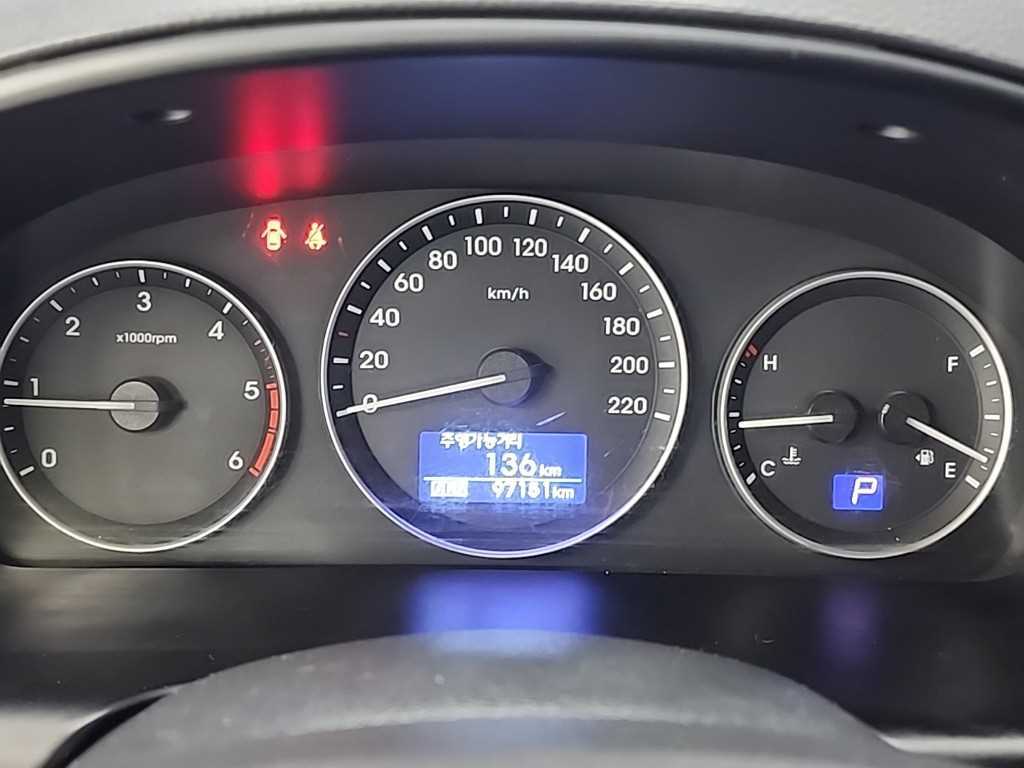 HYUNDAI Starex - Vista 6