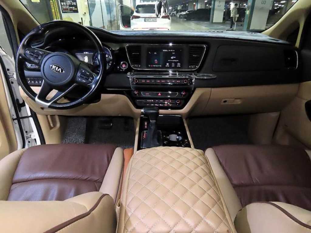 KIA Carnival - Vista 10