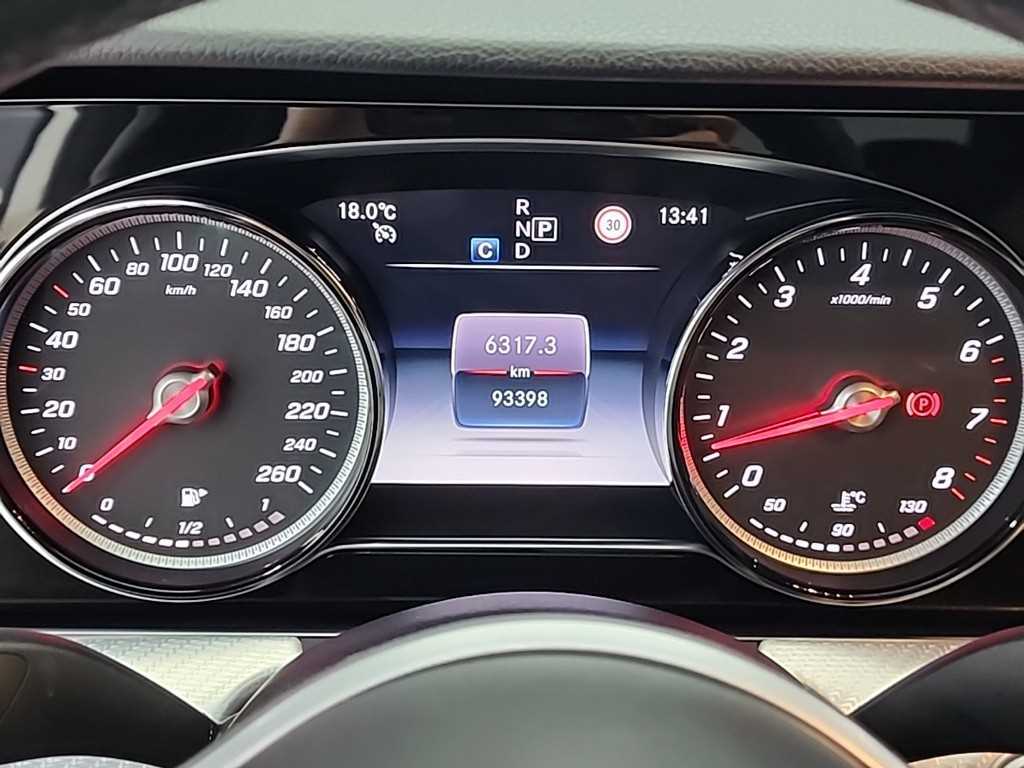 Mercedes Benz E class - Vista 6