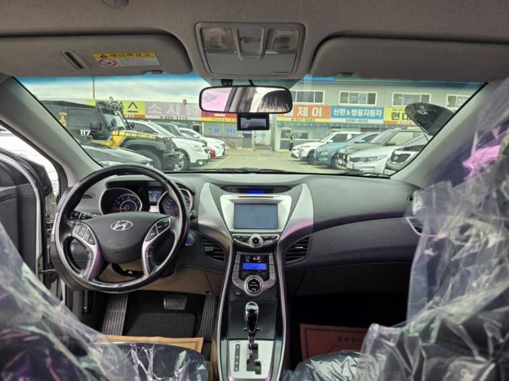 HYUNDAI Avante - Vista 7