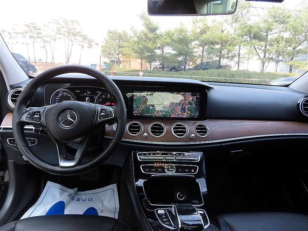 Mercedes Benz E class - Vista 7