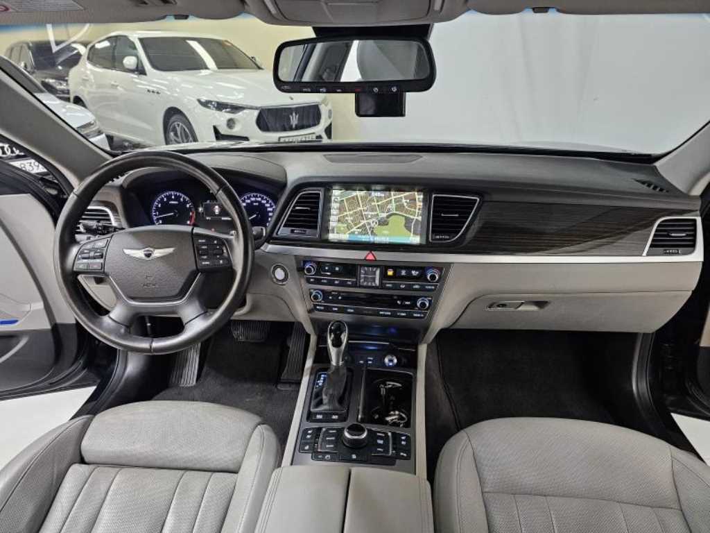 HYUNDAI Genesis - Vista 6