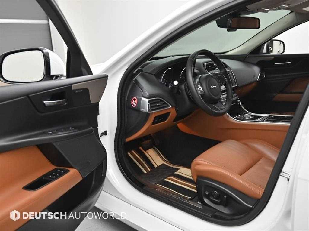 Jaguar XE - Vista 11